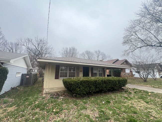 Building Photo - 3 Bed 2 Bath Springfield, Missouri