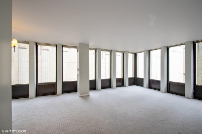 Building Photo - 100 E Walton Pl