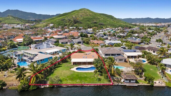 Building Photo - Lakefront 3 Bedroom, 2.5 Bath Single Family Home with Pool on Quiet Cul-De-Sac, Close to Kailua T...