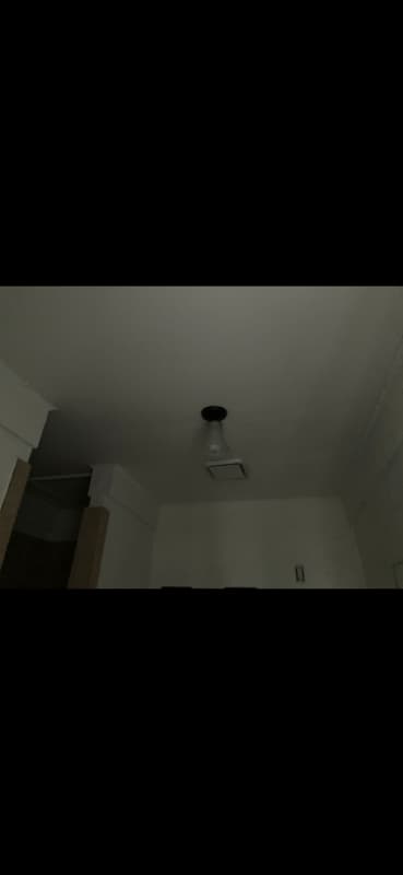 Building Photo - 904 E Lucas Ave