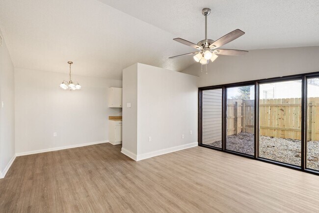 Foto del edificio - 203 Cougar Ridge