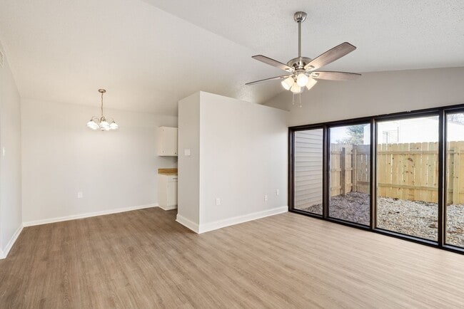 Building Photo - 203 Cougar Ridge