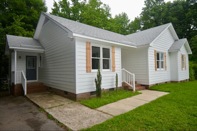 Building Photo - 421 Danielle Dr