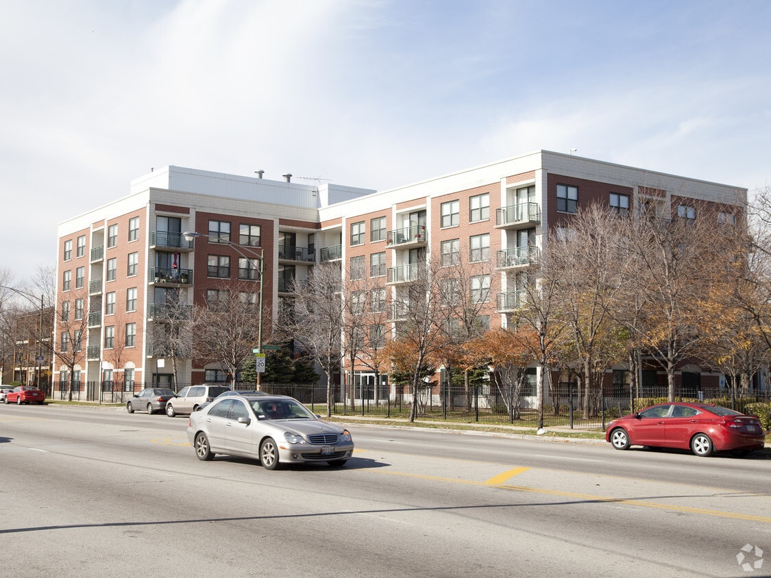 Auburn Commons Apartments in Chicago, IL