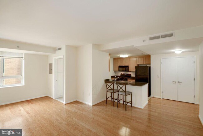 Building Photo - 355 I St SW