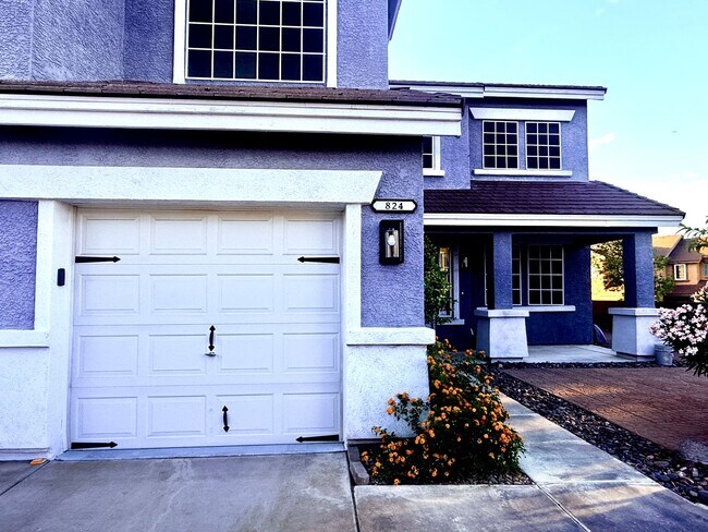 Foto del edificio - Five bedroom home in Henderson with downstairs bedroom and pool And Spa