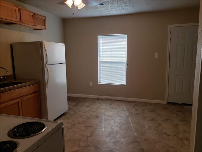 Foto del edificio - 6319 Rosemary Ln
