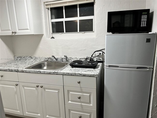 Building Photo - 120 SW 68th Ave