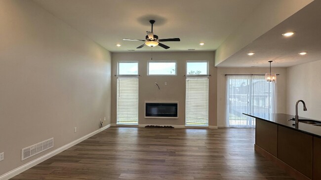 Foto del edificio - 4049 Perennial Ct