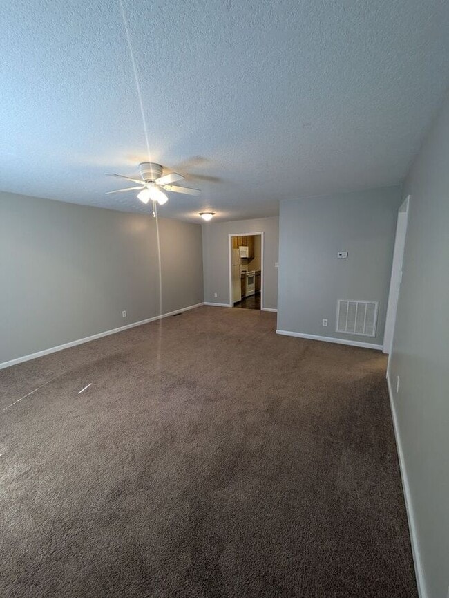 Building Photo - 3BD/2BA Unit in Hickory