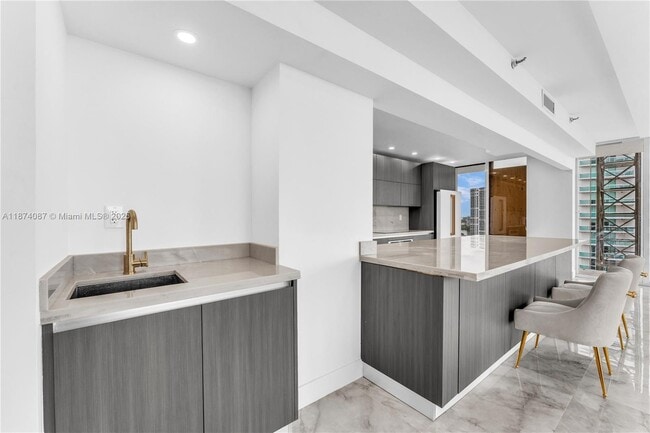 Foto del edificio - 19355 Turnberry Way