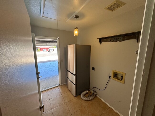 Foto del edificio - 7249 W Sunnyside Dr