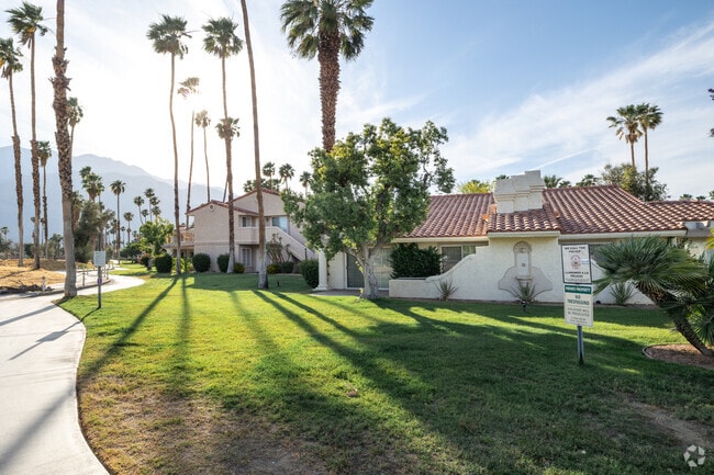 Building Photo - 500-505 S Farrell Dr