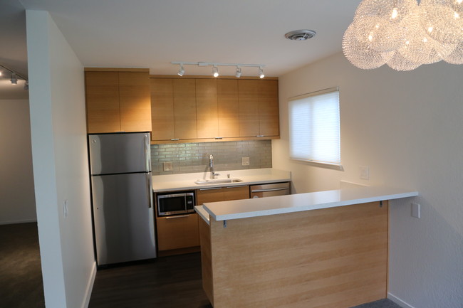 Building Photo - Chestnut Street Property
