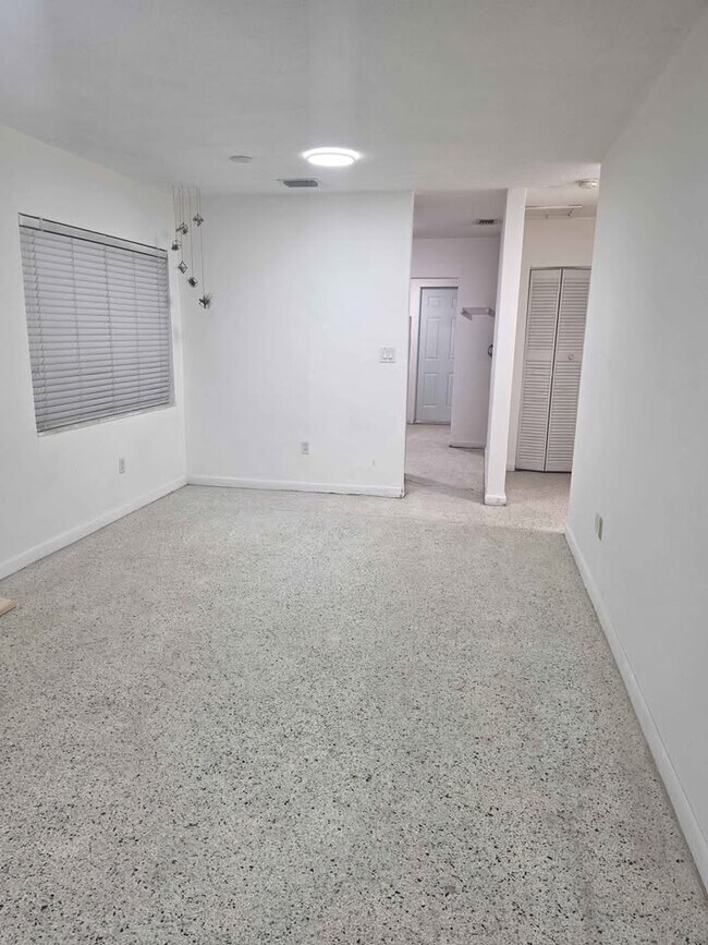 Sala de estar/comedor - 2930 NW 32nd St