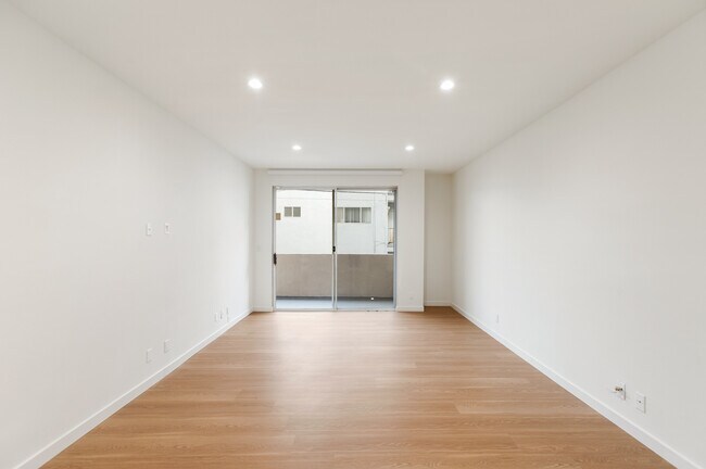 Building Photo - 200 N Almont Dr
