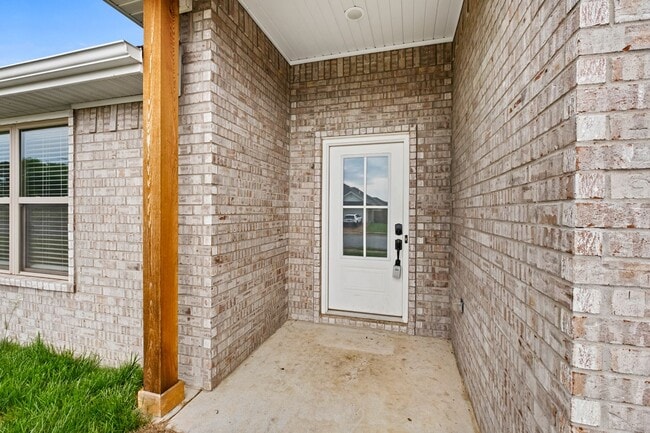 Building Photo - Spacious 4-Bedroom Home with Open Layout, ...
