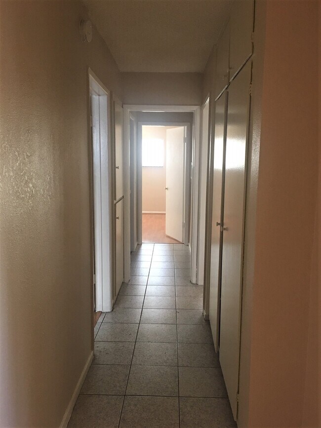 Pasillo - 613 S Shelton St