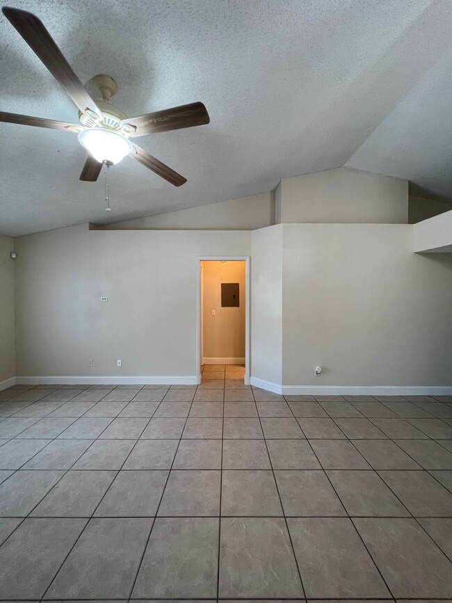 Building Photo - 5405 Lake Margaret Dr