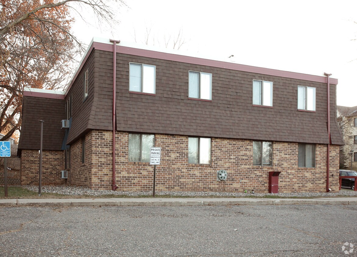 Building Photo - 1975 Wilson Ave