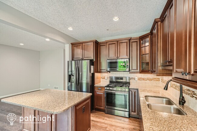 Foto del edificio - 14388 Parkside Court Northwest, Prior Lake...