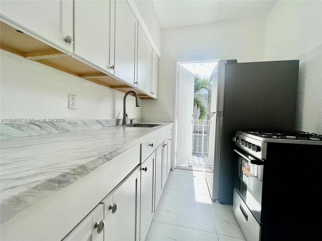 Foto principal - 780 81st St