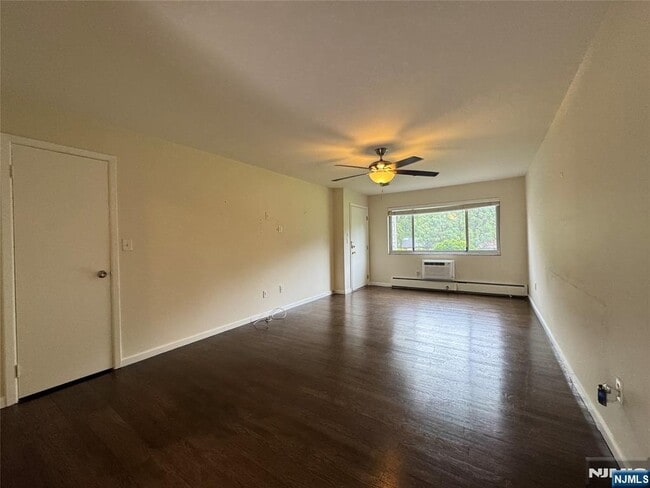Building Photo - 1323 Anderson Ave