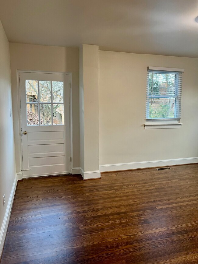 Foto del edificio - 3880 Peakland Pl