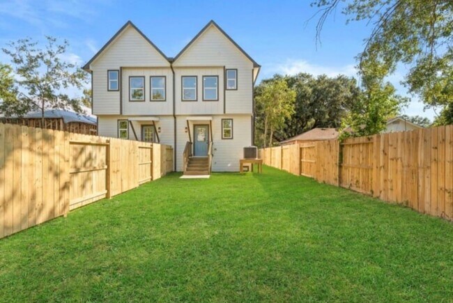 Foto del edificio - 8149 Talton St