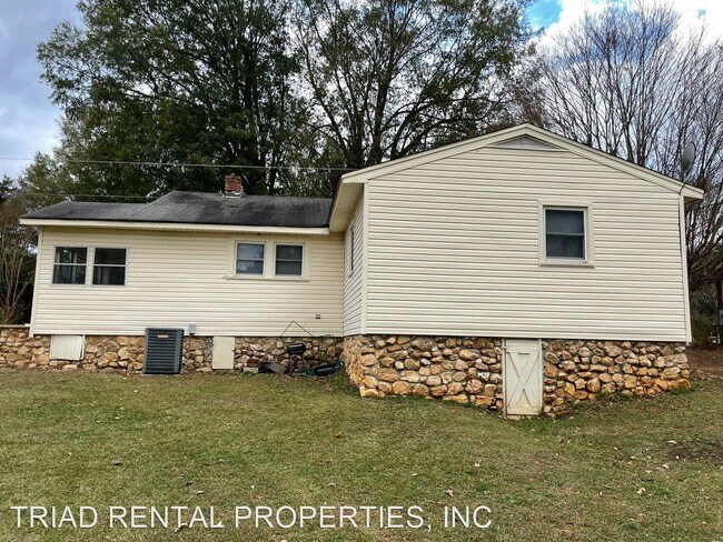 Foto del edificio - 3 br, 1 bath House - 739 FOXFIRE RD