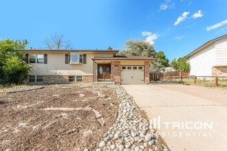 Building Photo - 5014 Bradley Cir