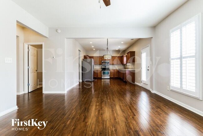 Building Photo - 2439 White Alder Dr NE