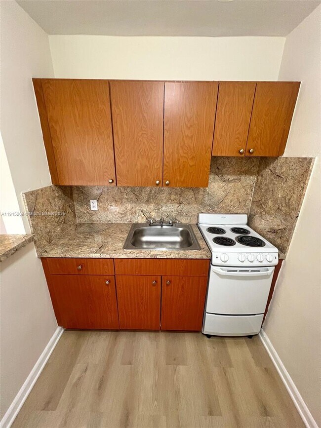 Foto del edificio - 692 NE 85th St