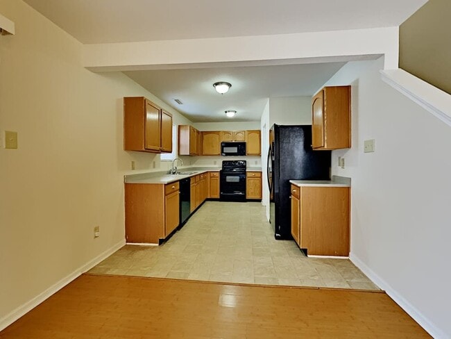 Building Photo - 826 Littleton Dr