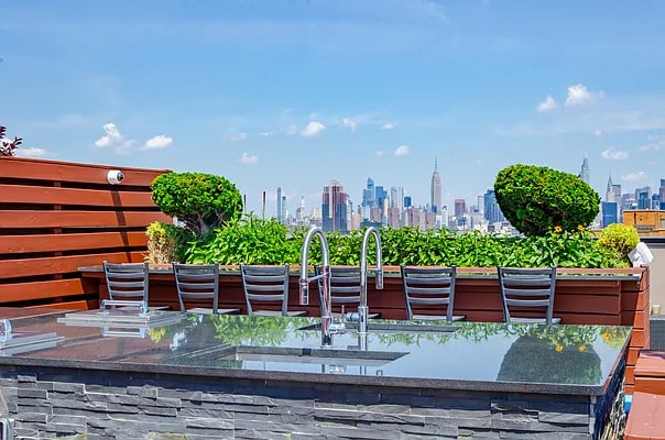 Foto del edificio - 42 Maspeth Ave