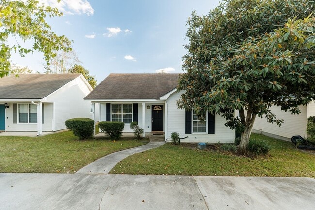 Building Photo - 3 Bedroom/2 Bath Home in Remerton