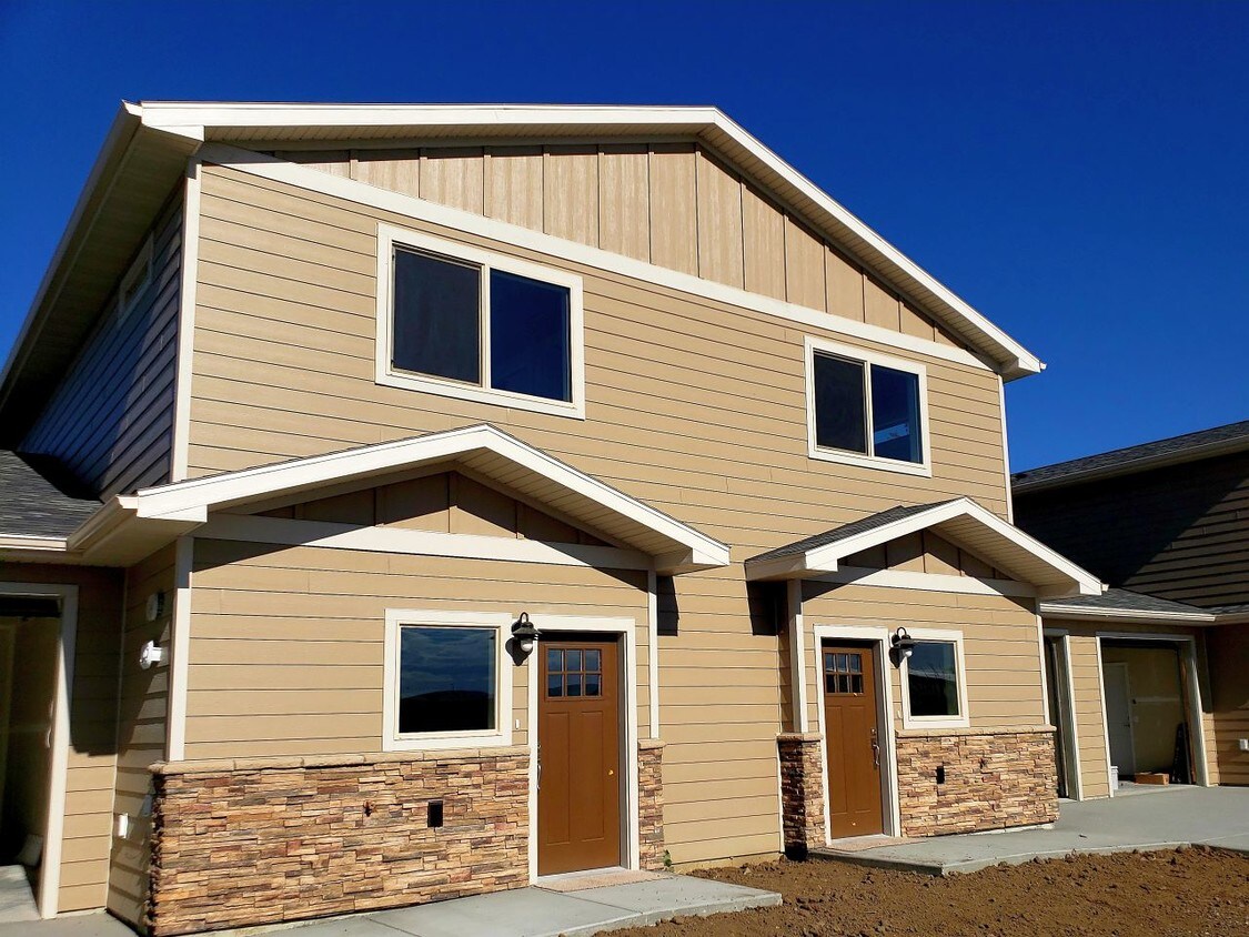 721 Lake Elmo Dr, Billings, MT 59105 Townhouse for Rent in Billings