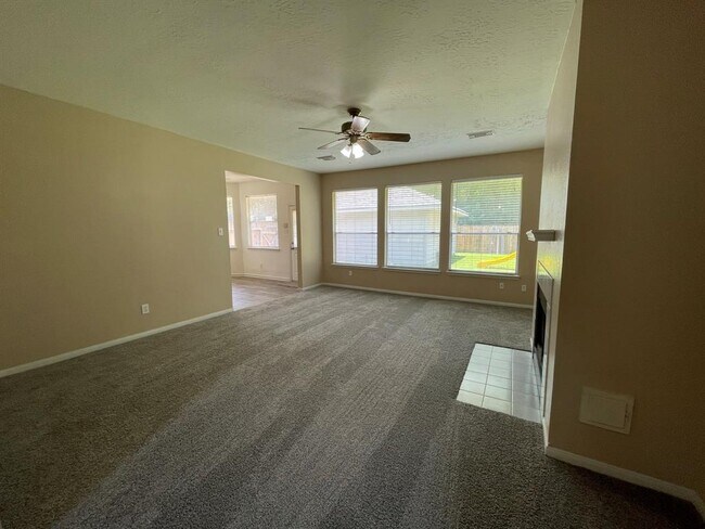 Foto del edificio - 16503 Pradera Dr