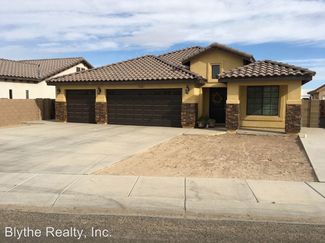 Primary Photo - 3 br, 2 bath House - 1066 E San Luis LN