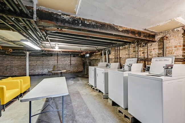 Building Photo - Spacious 1 Bedroom in Beverly