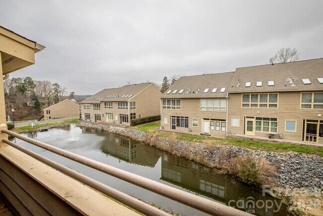 Foto del edificio - 14623 Waterside Dr