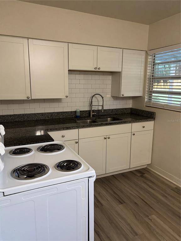 Foto del edificio - 1102 Sunset Point Rd