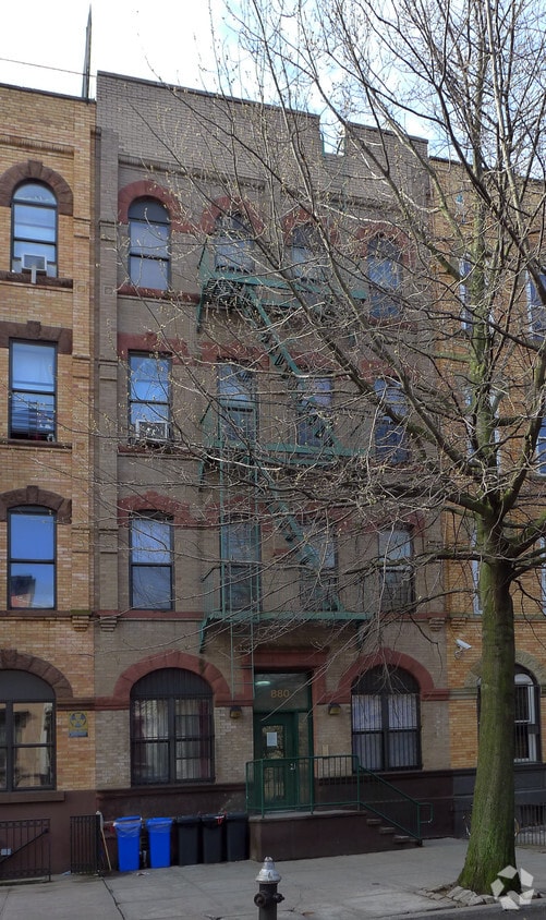 Building Photo - 880 Greene Ave