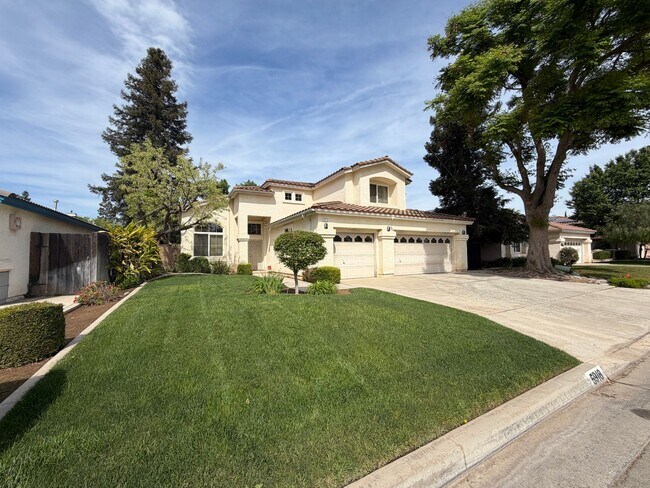 Building Photo - 5918 W Chennault Ave