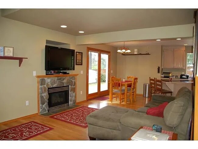 Foto del edificio - 832 34th Ave NW