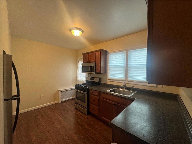 Foto principal - 455 E Chester St
