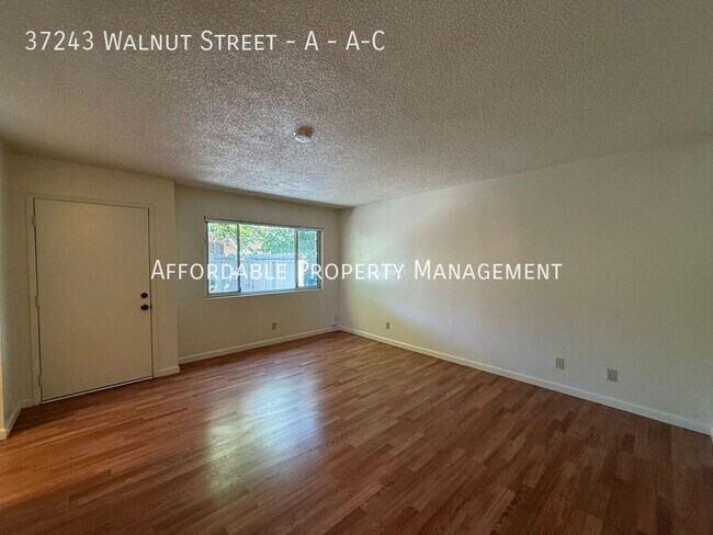 Foto del edificio - 37243 Walnut St