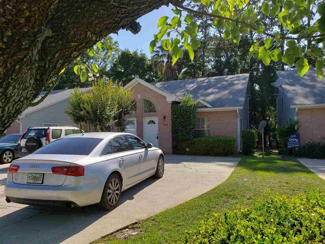 Primary Photo - 2534 Golden Park Ln
