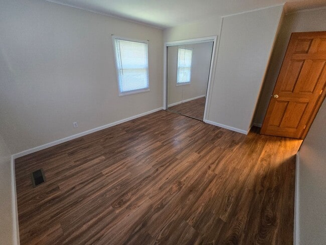 Building Photo - 118 Barclay Rd
