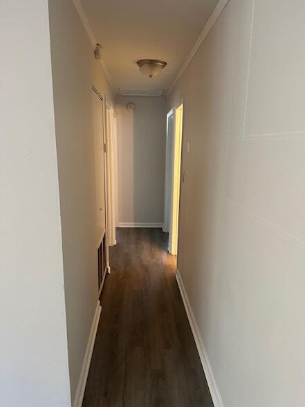Building Photo - 3622 S Lakewood Dr